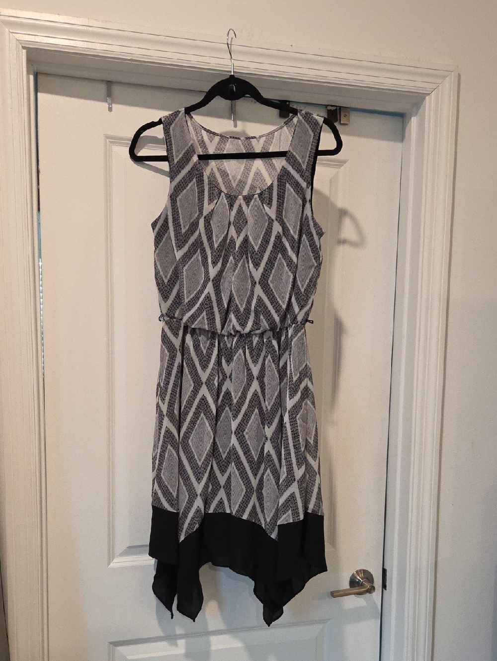 AB Studio Black & White Geometric Handkerchief Hem Dress Size M!